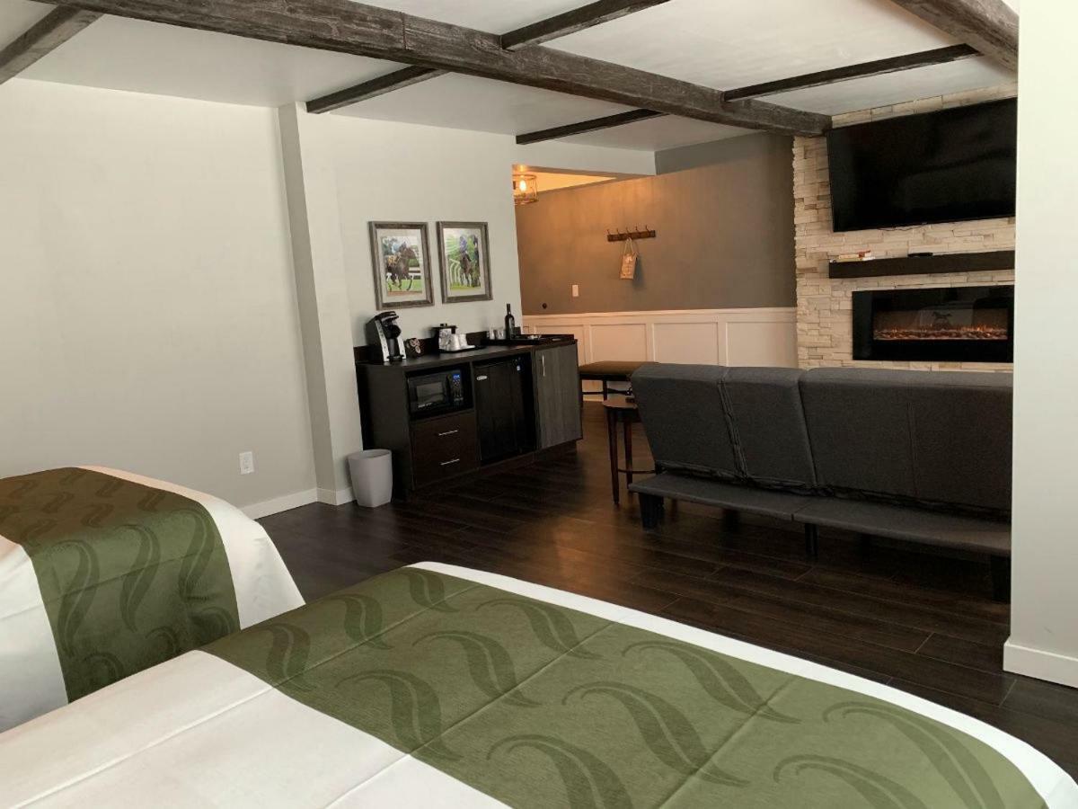 סנדוסקי Cedar Stables Inn & Suites מראה חיצוני תמונה